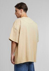 Autograph Heavy Boxy Tee sand