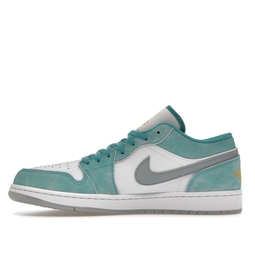 
                      
                        Jordan 1 Low SE New Emerald
                      
                    