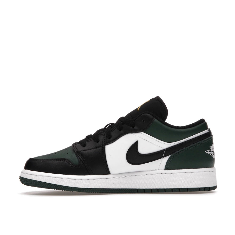 
                      
                        Jordan 1 Low Green Toe .
                      
                    