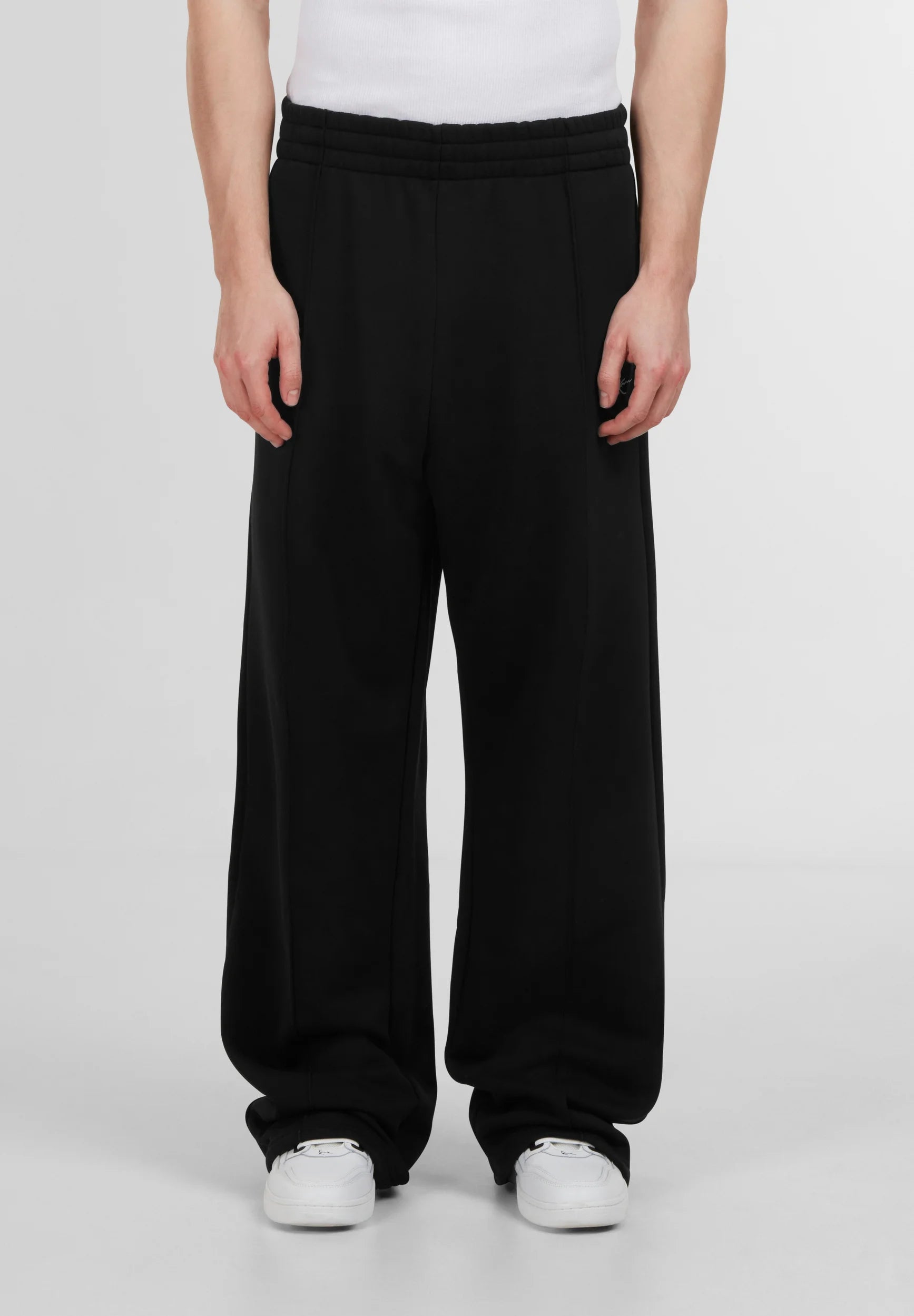 Signature Straight Leg Sweatpants black
