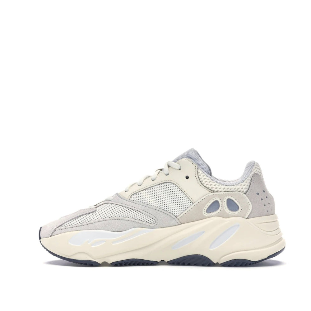 
                      
                        adidas Yeezy Boost 700 Analog
                      
                    